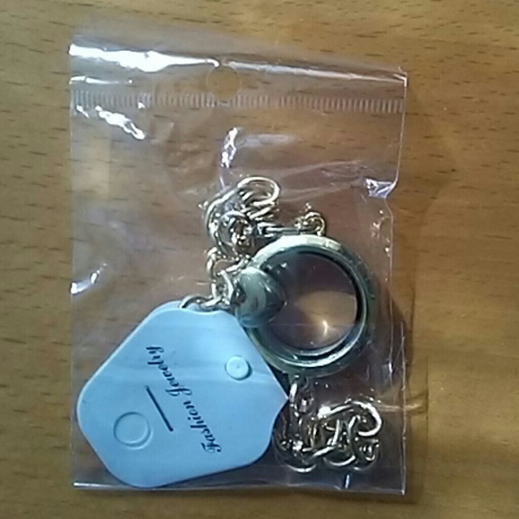 Bracelets - Picture 2 of 5